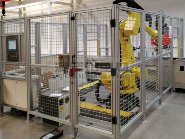 機器人安全門鋁型材：高效防護，助力智能生產(chǎn)安全升級